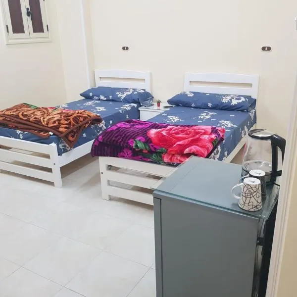 Sweet Home 5- Last Check in 12 Am, hotel in Hurghada