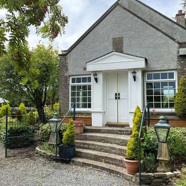 The Schoolhouse Cottages peaceful and quiet retreat with log burner, ξενοδοχείο σε Kingskettle