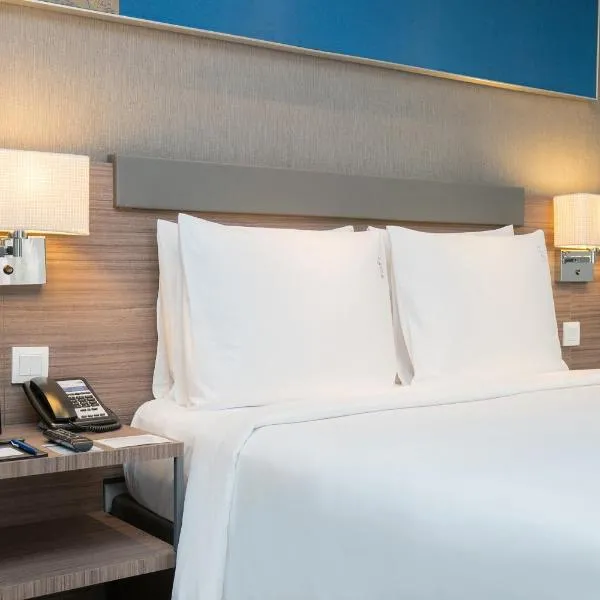 Holiday Inn Express Bangkok Sathorn by IHG, khách sạn ở Bangkok