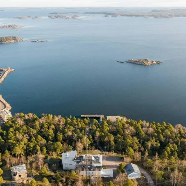 Gasthaus Vanha-Merivartioasema, hotel v destinaci Kotka
