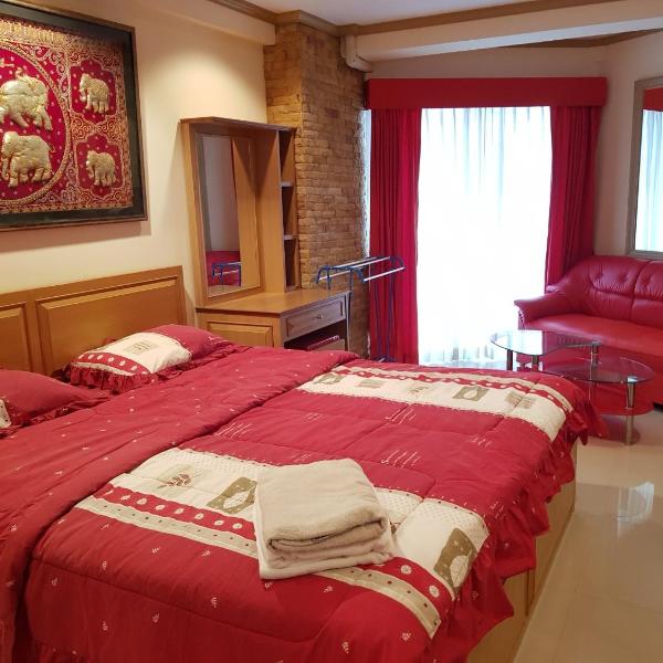 Jomtien beach condominium 5th floor modern studio apartment Pattaya
