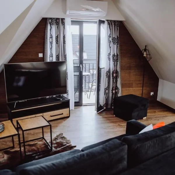 Apartament na poddaszu f13 na terenie ośrodka sun&snow, hotel v destinaci Białka Tatrzanska