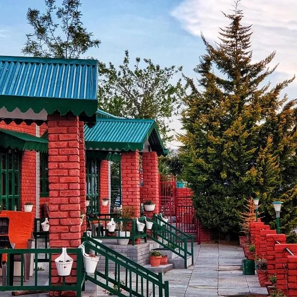 Tehri Retreat Sursingdhar, Near New Tehri & Kanatal, By Himalayan Eco Lodges, ξενοδοχείο σε Tehri-Garhwāl