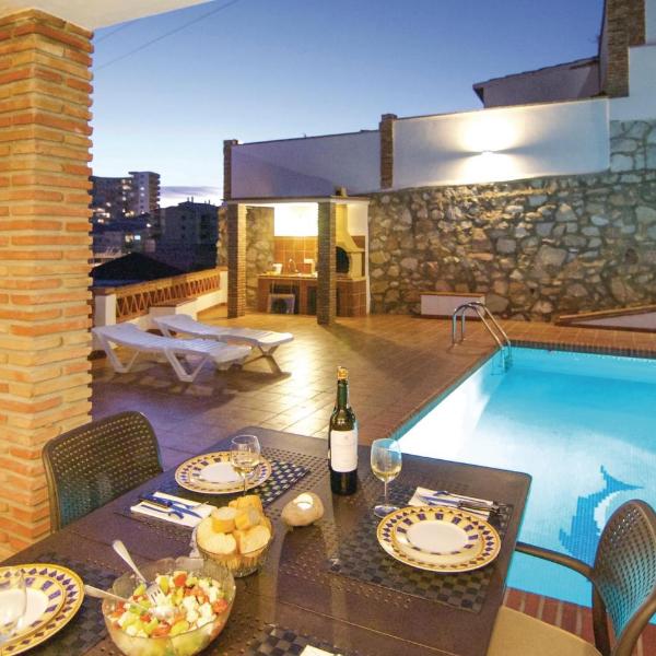 Nice Apartment In Fuengirola, Malaga With Kitchen