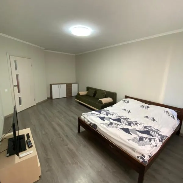 ОДНОКОМНАТНАЯ КВАРТИРА С ДИЗАЙНЕРСКИМ РЕМОНТОМ, ξενοδοχείο σε Khmelʼnytsʼkyy