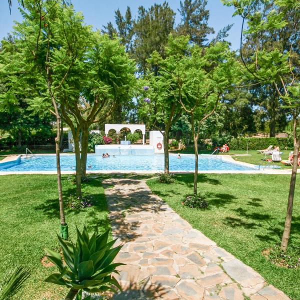 Amazing Apartment In Mijas Costa With 1 Bedrooms, Outdoor Swimming Pool And Swimming Pool