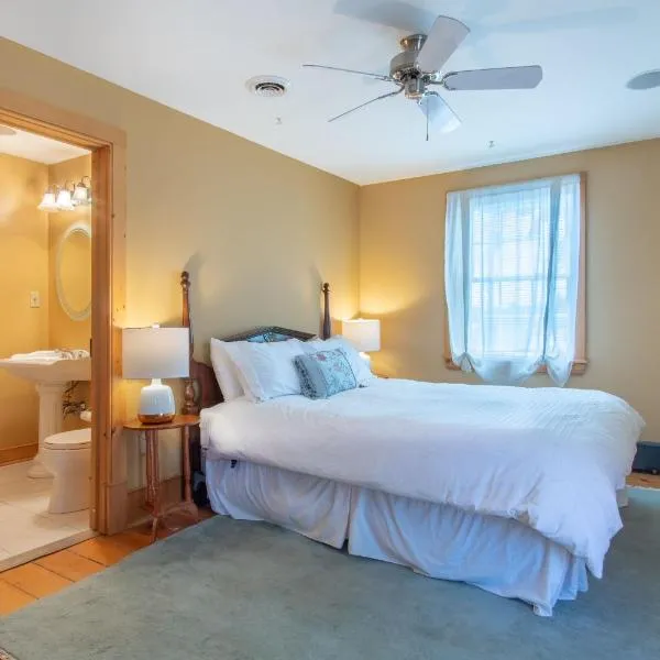 Emilyville Inn, hotel in Campbellford