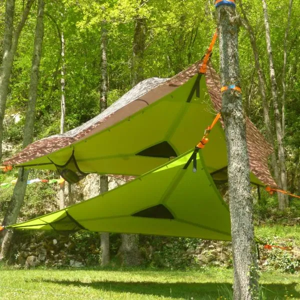 D'tente sky lodge, hotel v destinaci Massat