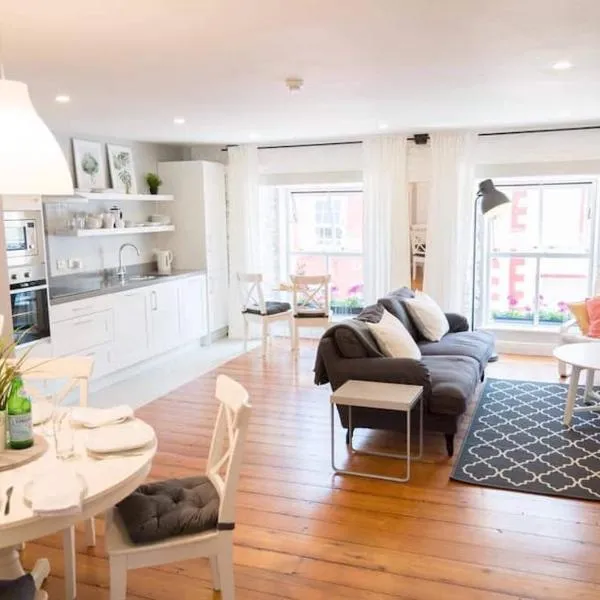 Apartments in Dingle Town Center, hotel in Dingle