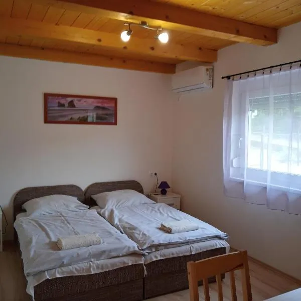 Napsugár Vendégház, ξενοδοχείο σε Újudvar