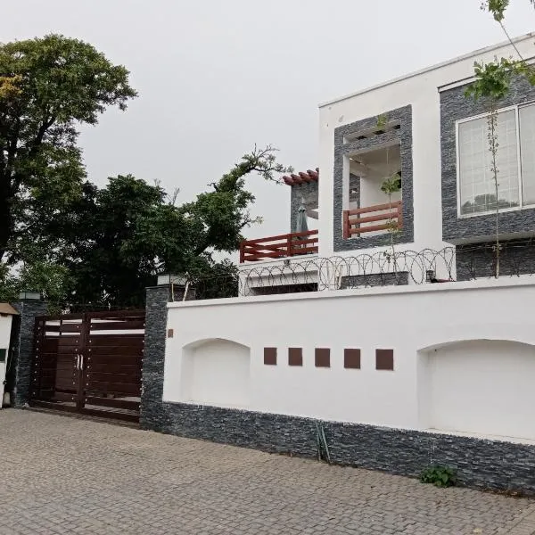 Crosswinds Guest House, hotel in Islamabad