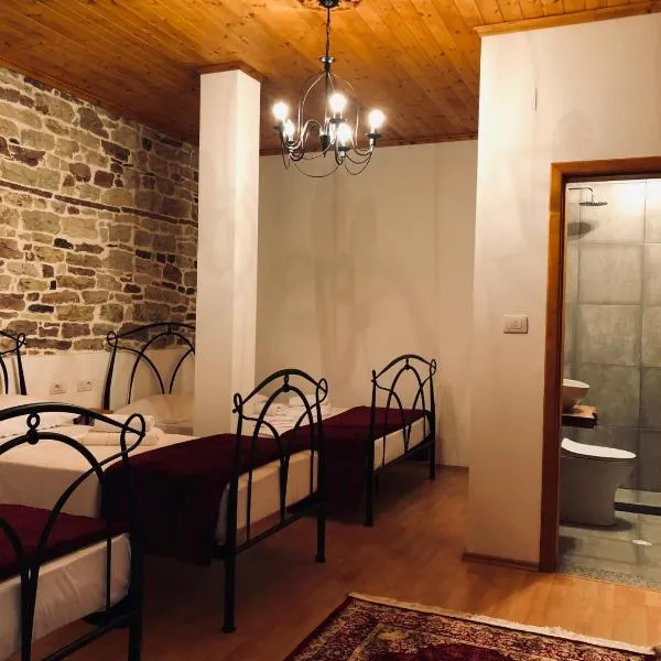 Stone House Obelisk, hotel v destinaci Gjirokastër