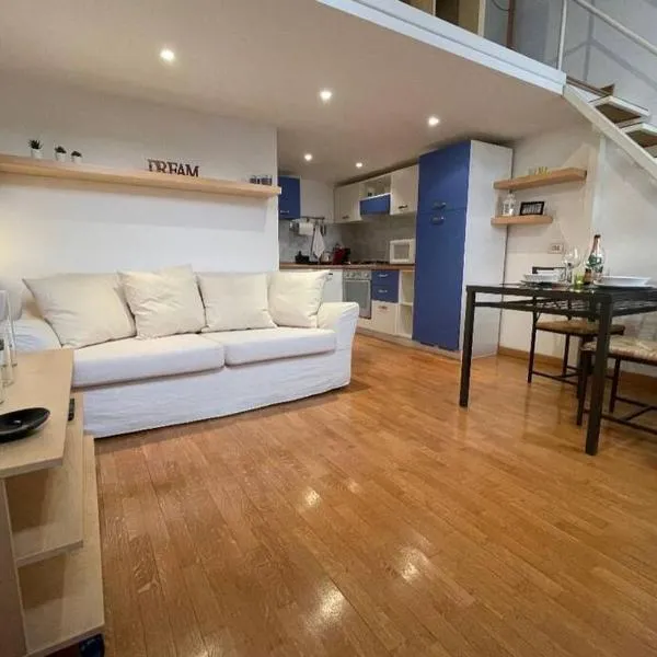 LaFilo Apartment 3, hotelli Milanossa