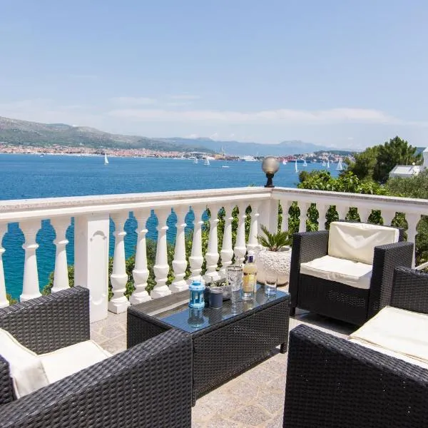 Apartmani Mlačić, hotel di Okrug Donji