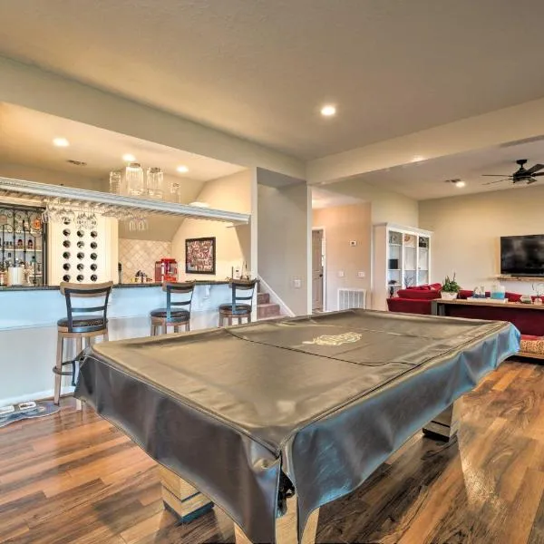 Lavish Lakefront House with Pool Table and Patio!, ξενοδοχείο σε Montgomery