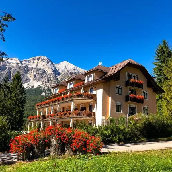 Boutique Hotel Villa Blu Cortina D'Ampezzo, hotel in Cortina dʼAmpezzo