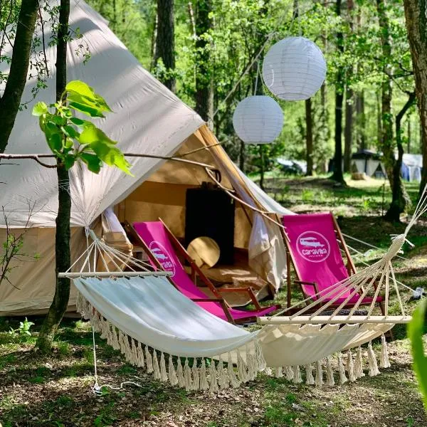 Caravana Juliana - Glamping, hotel in Swaderki