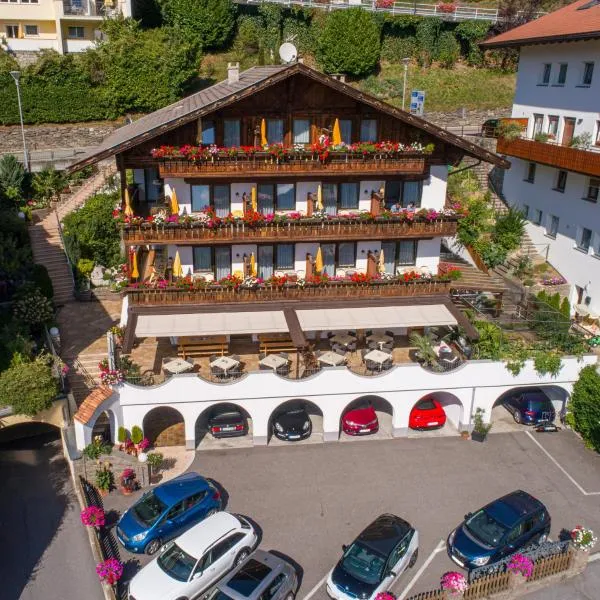 Pension Brunhild، فندق في سان ليوناردو إن باسيريا