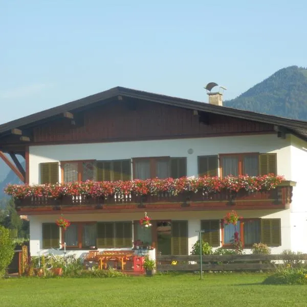 Ferienhaus Resi & Obermoser, hotel v destinaci Kössen