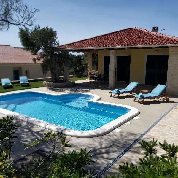 Villa Paula, ξενοδοχείο σε Lun