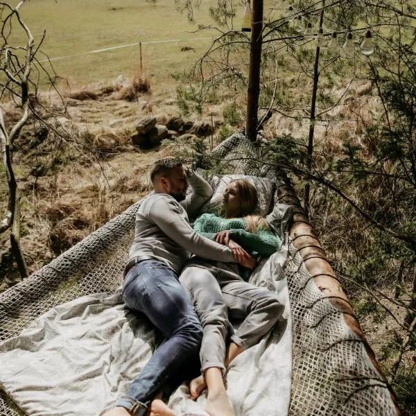 Palapinė medyje, hotel en Barkellai