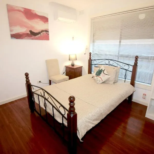 Garden Guesthouse - Melbourne Airport Accommodation, ξενοδοχείο στη Μελβούρνη