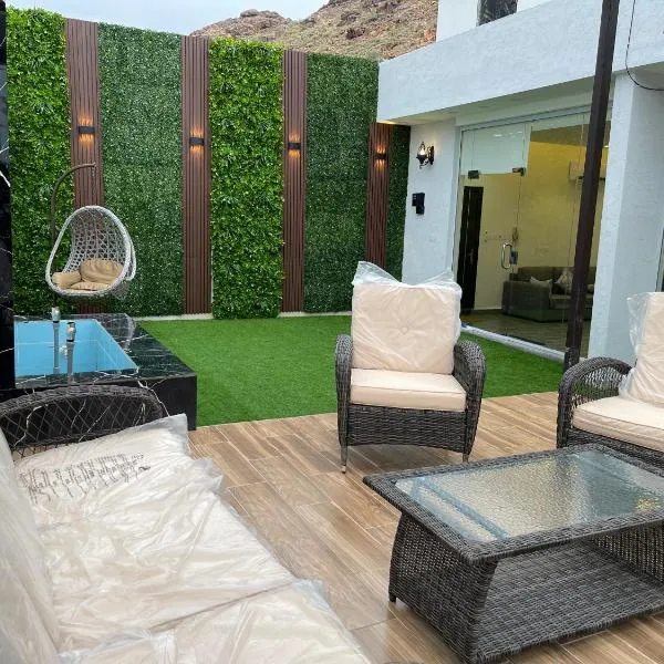 Luxury OVO Roof Villa, hotel in Taif