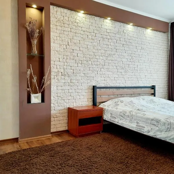 Староярмаркова с видом на парк и реку, hotel di Krivoy Rog