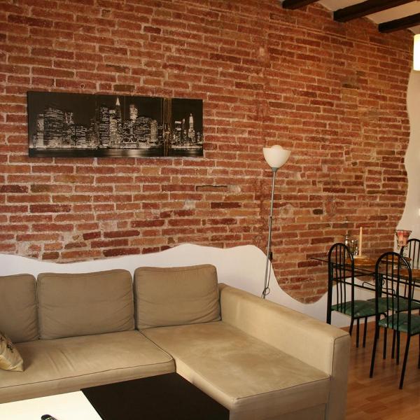 Rustic 2 bedroom apartment Poble Sec