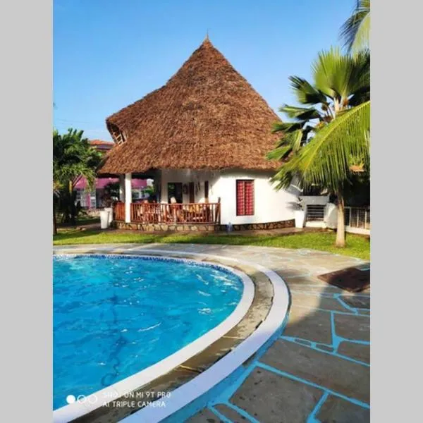 Dadida‘s Pool Cottage, hotel in Diani Beach
