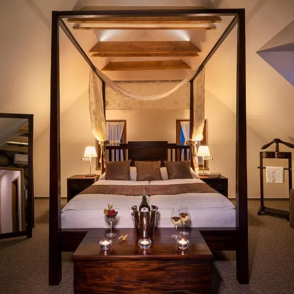 Hotel Bílý jednorožec, hotell sihtkohas Třeboň