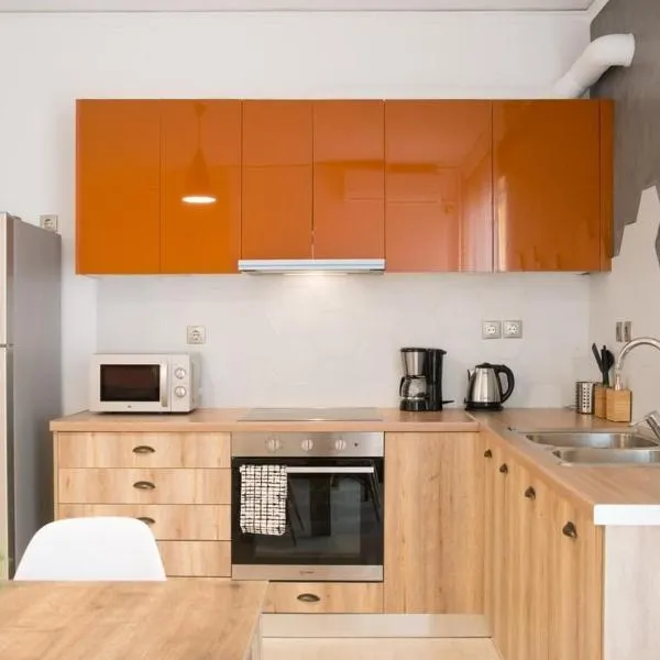 Cozy Apartment in Central Athens - Sleeps 5, hotel in Athens