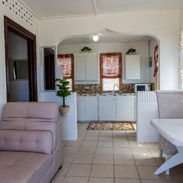 Moonlight Cottage, hotel in East End Village