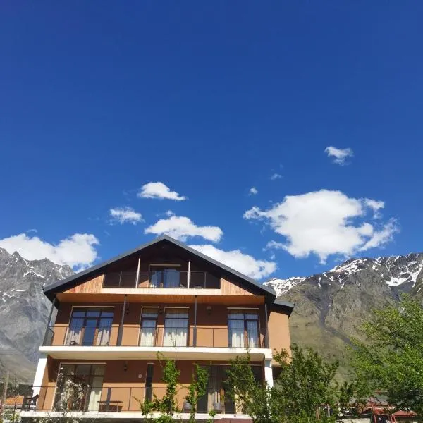 DISCOVER KAZBEGi HOTEL, hotel in Stepantsminda