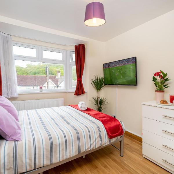 F4 Modern Double Room (Sandycroft Guest House)