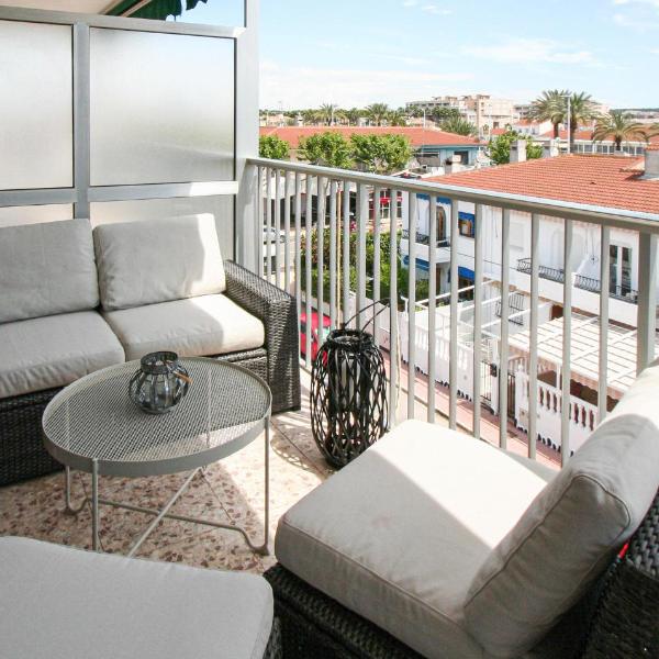 Amazing Apartment In Santa Pola With 3 Bedrooms And Wifi