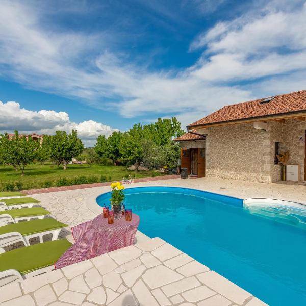 Awesome Home In Zadar With 3 Bedrooms, Wifi And Outdoor Swimming Pool