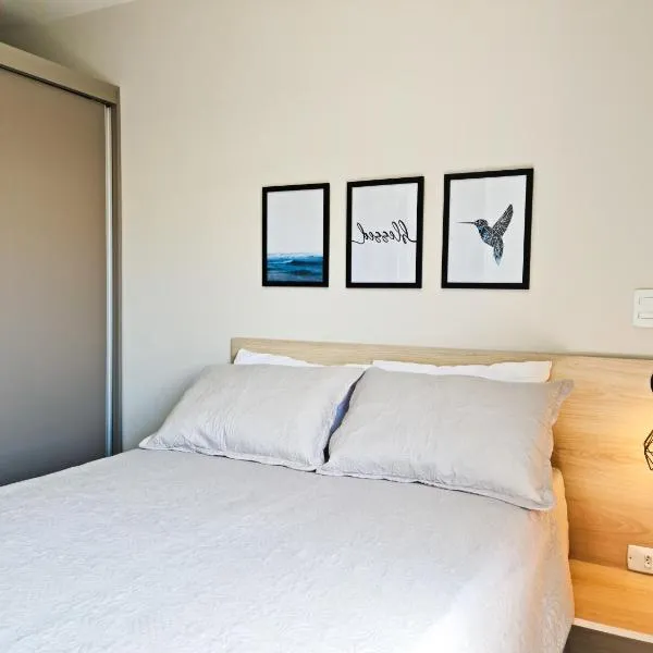 Studio Jasmim - 130m metros da praia novo!, hotel en Florianópolis