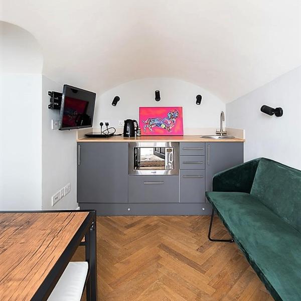 Newly Refurbished Flat With Patio. By Hyde Park