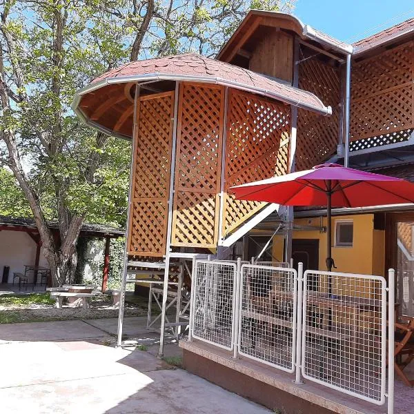 Gyopár Gyöngye Apartmanház, hotel in Orosháza