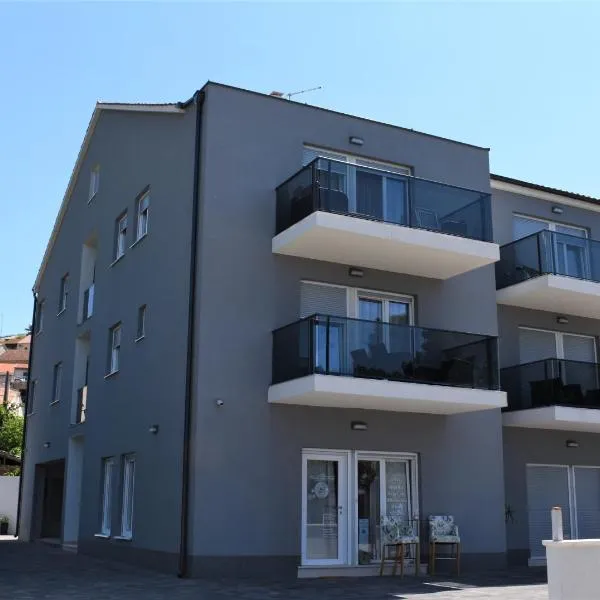 Apartments Rena – hotel w Szybeniku