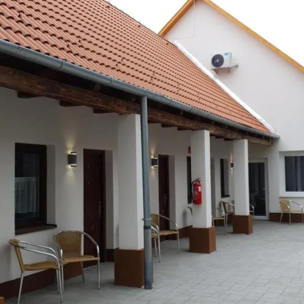 Czermann Holiday Inn, hotel en Oroszlány