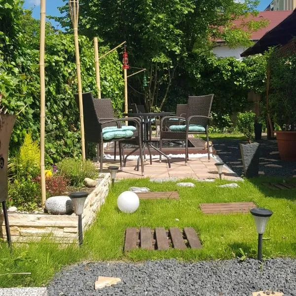 Joy Guesthouse, hotel v Siofoku