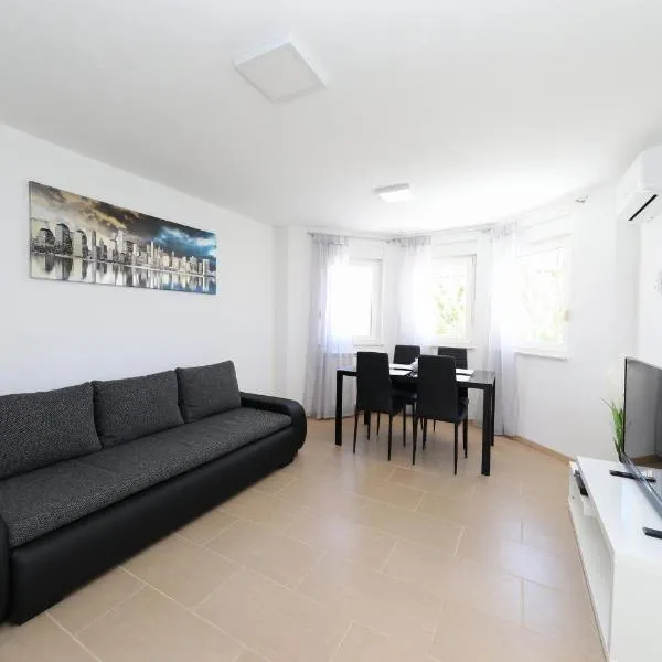 Apartments Jelena, hotel in Kaštela