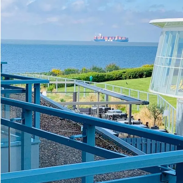 Duhnentraum Bestlage ,Meerblick Balkon, Parkplatz, Aufzug, Wlan, Bettwäsche,Handtücher,Netflix uvm, hotel in Cuxhaven