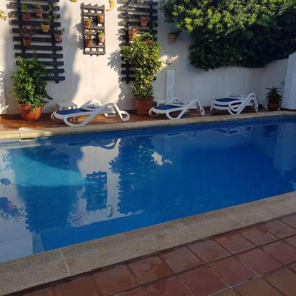 GRAN ADOSADO CON PISCINA PRIVADA en ZONA MUY TRANQUILA