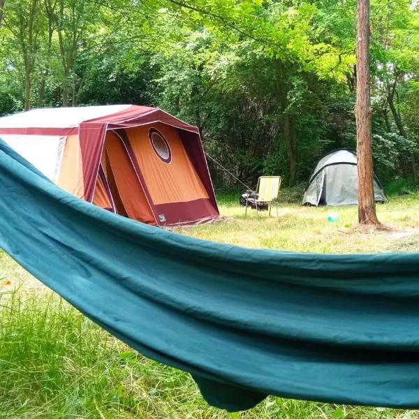 Different Belgrade camping, hotel din Vrčin