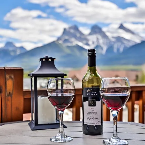 Stoneridge Mountain Resort Condo managed by Little Sister Getaways, khách sạn ở Canmore