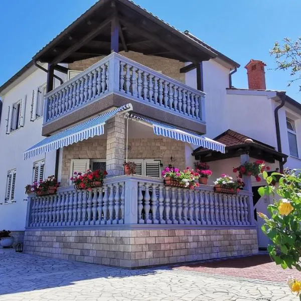 Apartmani Mila-Casa Bianca, ξενοδοχείο σε Medulin