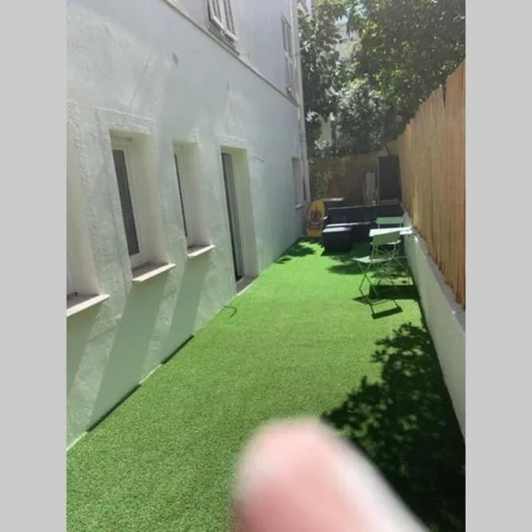 Appartement neuf 4-6 personnes en bord de Mer โรงแรมในนีซ